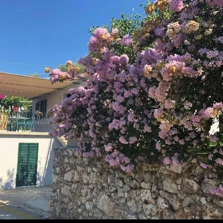 Konstantinas House, A Touch Of Nature & Sea Holiday home Ferendinata