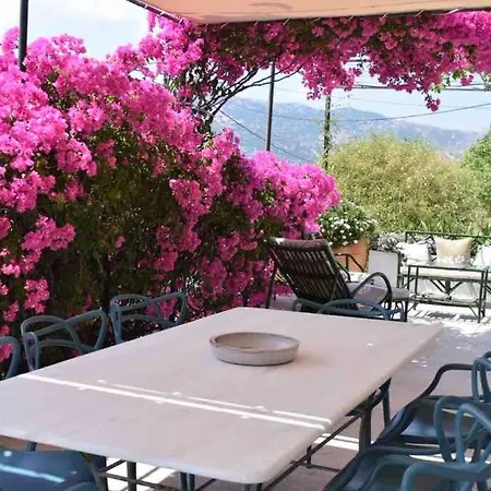 בית נופש Konstantinas House, A Touch Of Nature & Sea *