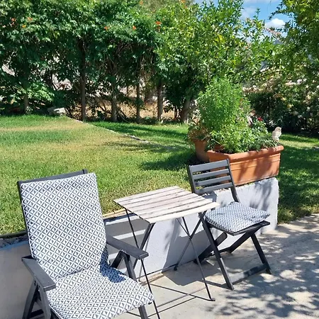 Dom wakacyjny Konstantinas House, A Touch Of Nature & Sea Ferendinata